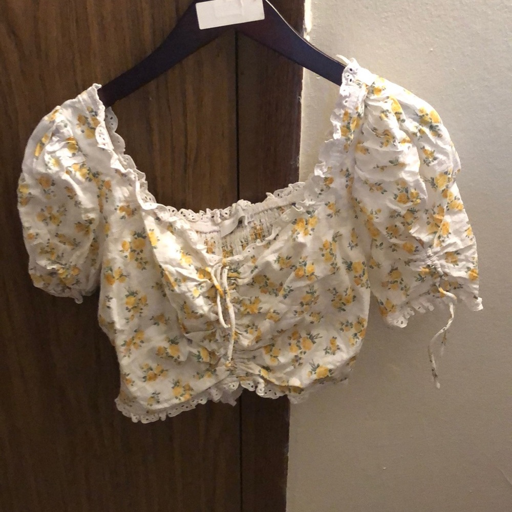 Astr crop floral top size M